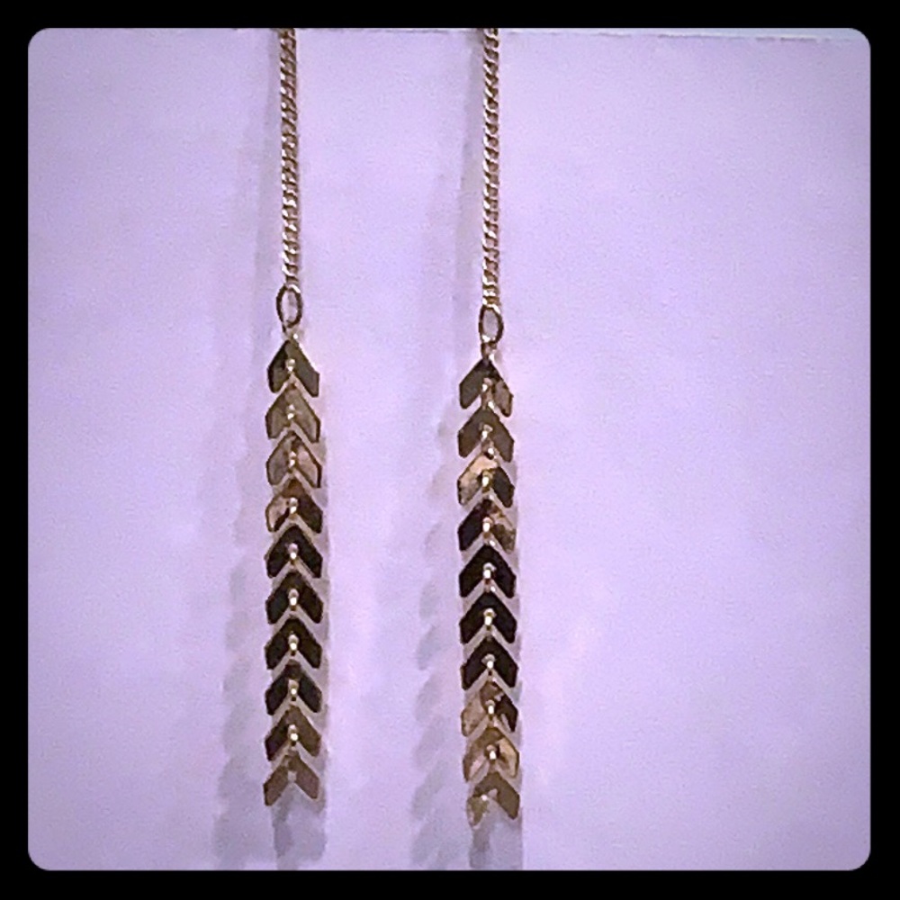 ⭐️HP⭐️ Threader gold arrow earrings - Picture 2 of 3